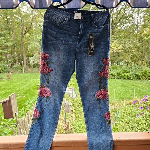 Diane Gilman DG2 gorgeous flower embroidered stretchy jeans size 12 - Picture 1 of 2